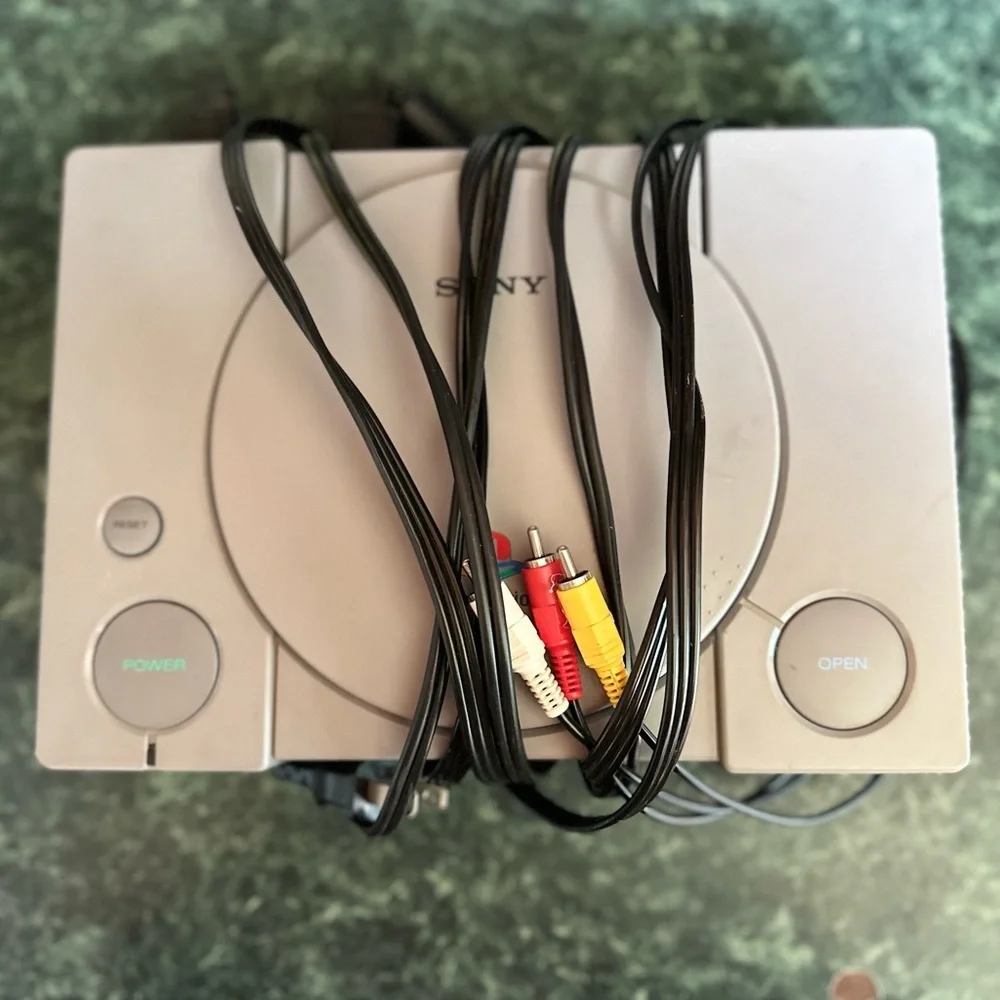 Play Station1 system 1998 SCPH-7501